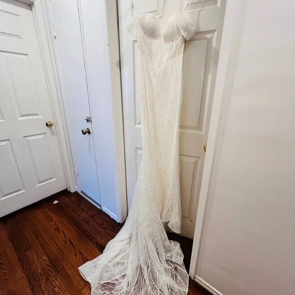 Ivory Corset Sleeveless Sweetheart Wedding GownBrand New
